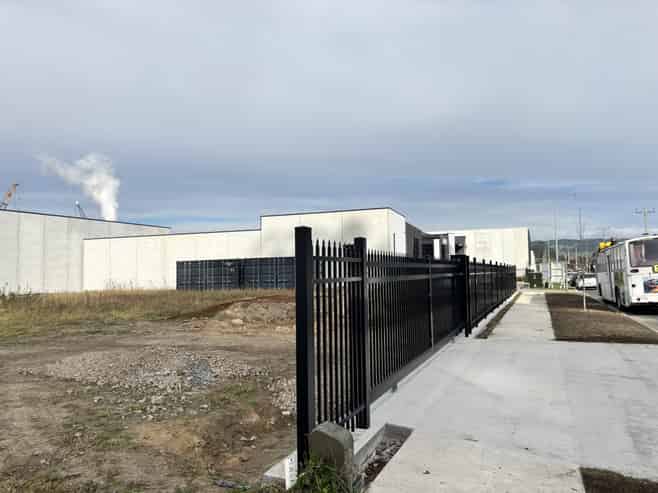 Secure industrial yard with serious potential