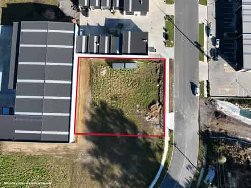 Secure industrial yard with serious potential