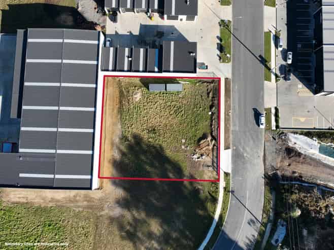 Secure industrial yard with serious potential