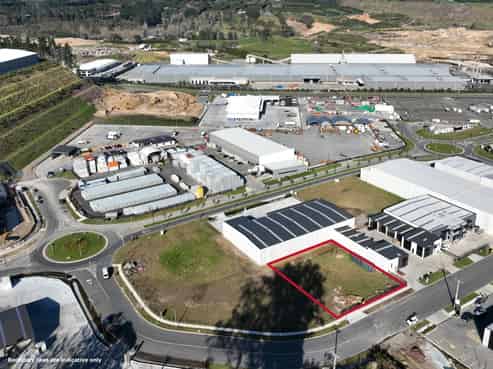 Secure industrial yard with serious potential