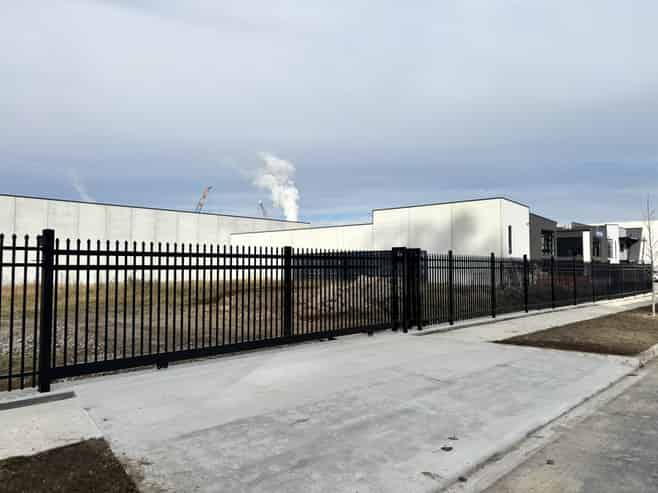 Secure industrial yard with serious potential