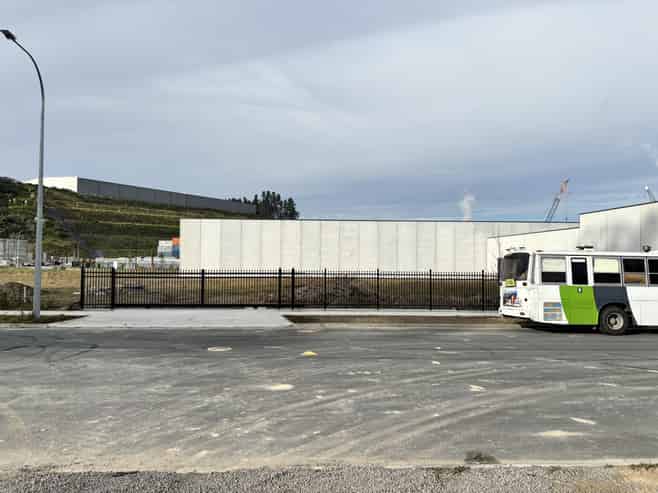 Secure industrial yard with serious potential