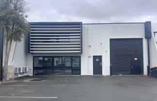 Motivated Landlord -  Sunny North Facing Warehouse