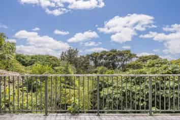 453 Scenic Drive, Waiatarua