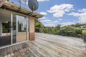 453 Scenic Drive, Waiatarua