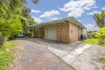 453 Scenic Drive, Waiatarua