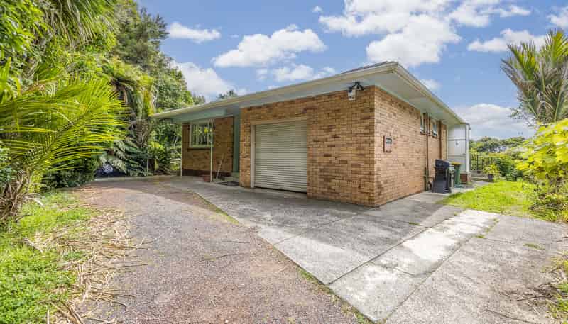 453 Scenic Drive, Waiatarua