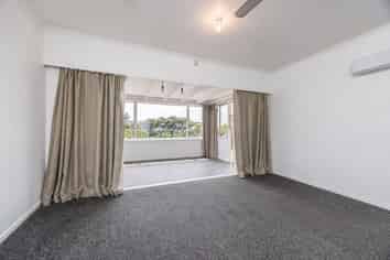 453 Scenic Drive, Waiatarua