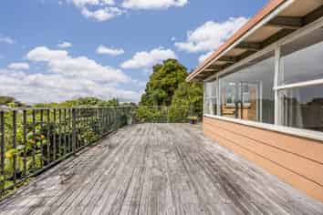 453 Scenic Drive, Waiatarua