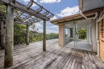 453 Scenic Drive, Waiatarua
