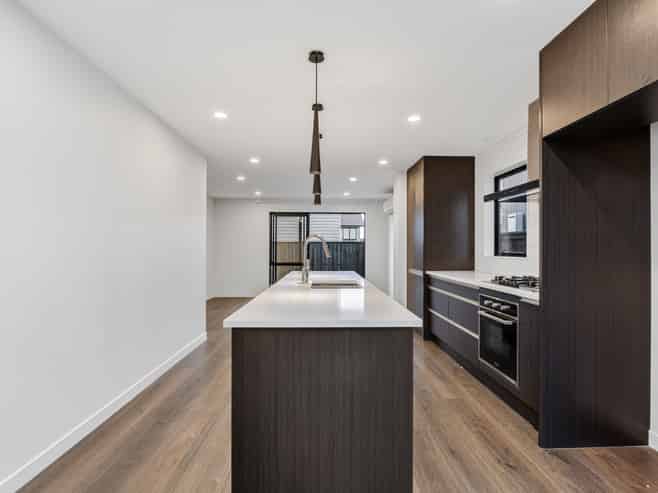 6 Alexander French Close, Silverdale
