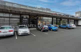 LARGE CITY WORKS DEPOT OFFICE | 585M²