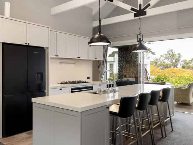 124 Lake Road, Hamilton Lake