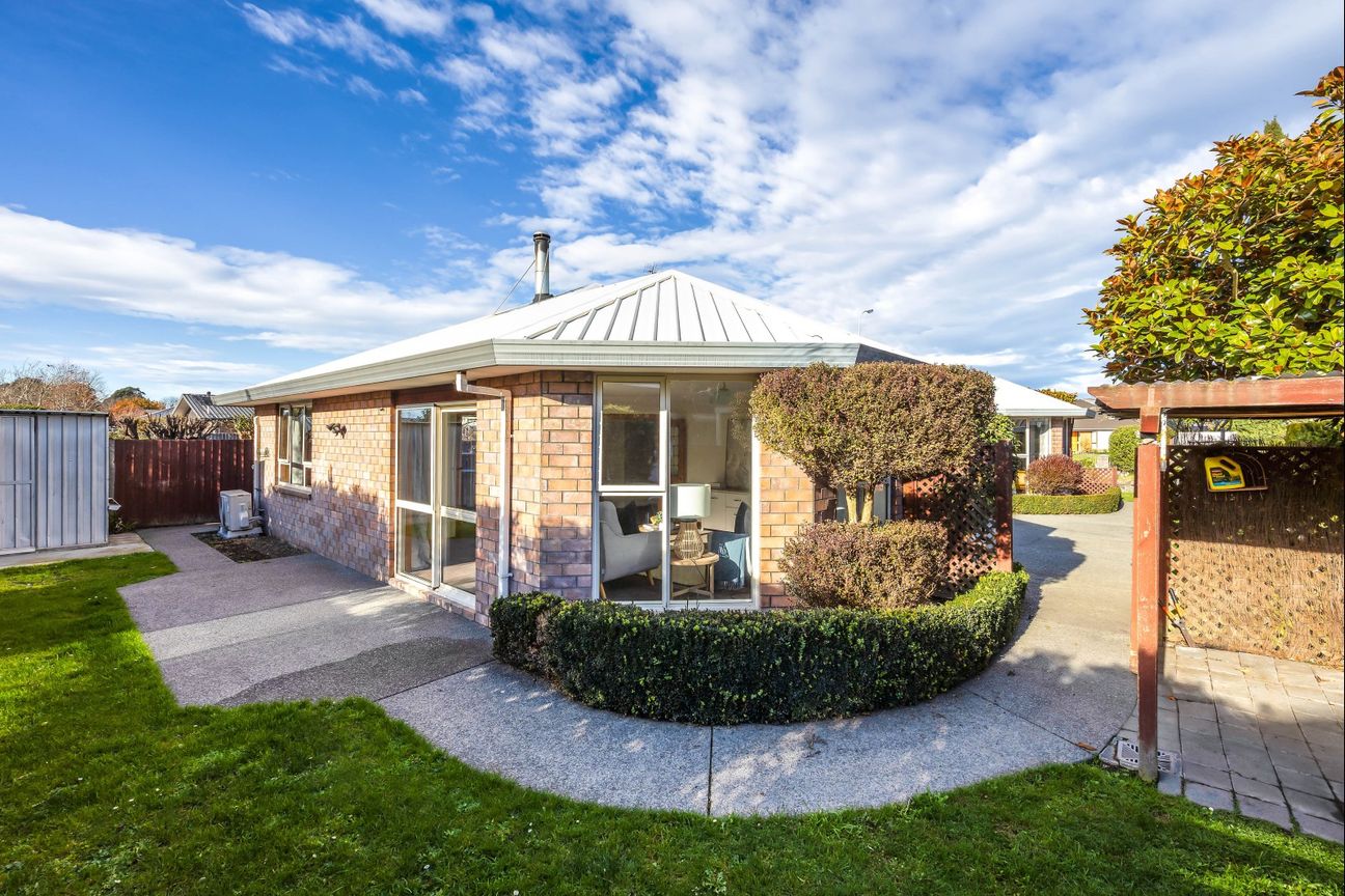 Spacious, double glazed and ready now - Widok 6