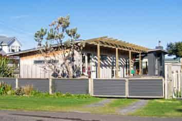 6 Hohiria Street, Waikanae Beach