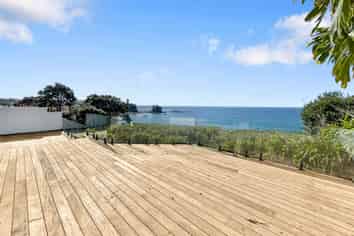 909a Beach Road, Waiake