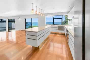 909a Beach Road, Waiake
