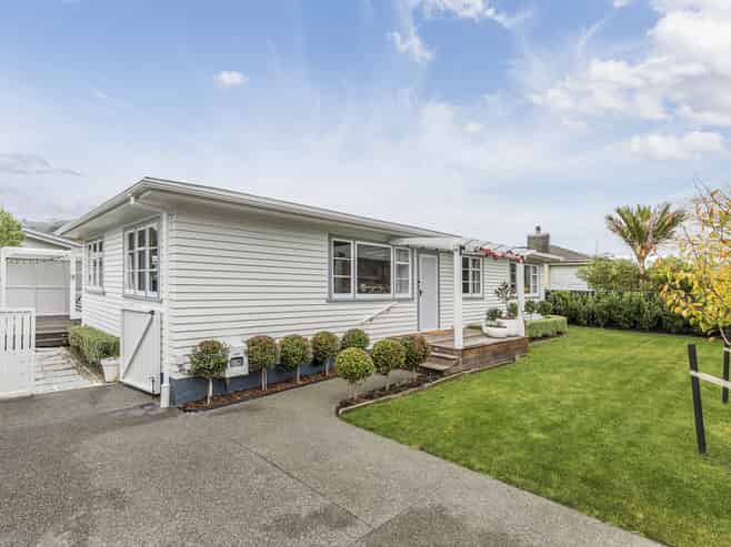 4 Beauchamp Street, Tawa