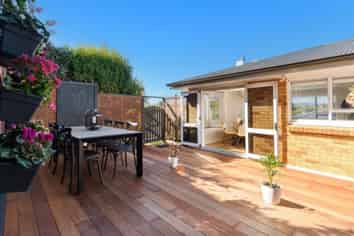 24 Warwick Place, Brookfield
