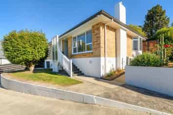 24 Warwick Place, Brookfield