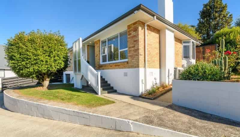 24 Warwick Place, Brookfield