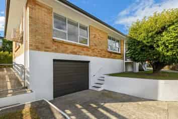 24 Warwick Place, Brookfield