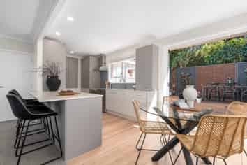 24 Warwick Place, Brookfield