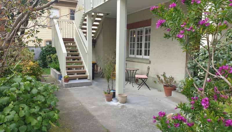 2/4 Inverlochy Place, Te Aro