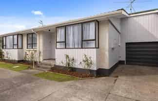b/48 Queens Grove, Belmont