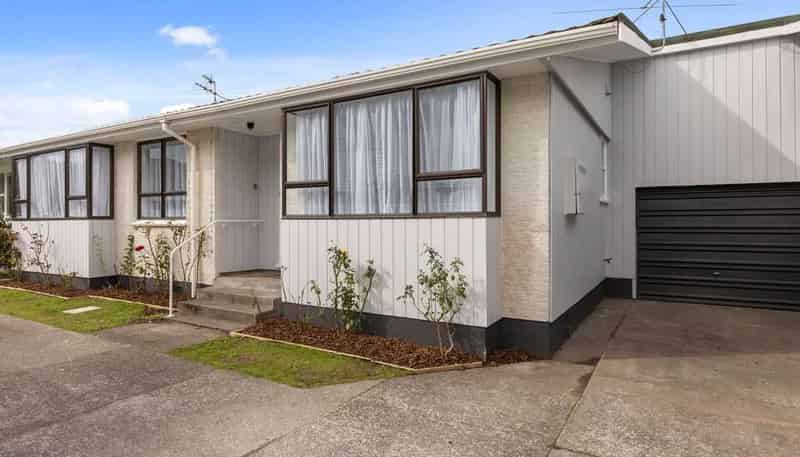 b/48 Queens Grove, Belmont