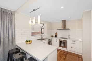 b/48 Queens Grove, Belmont
