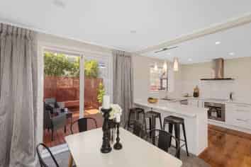 b/48 Queens Grove, Belmont