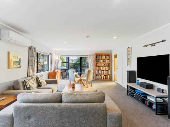 2/52 Shirley Avenue, Papakura