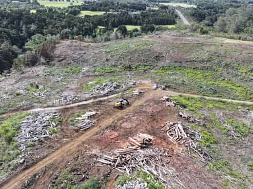 Strategic dual‑zoned landholding
