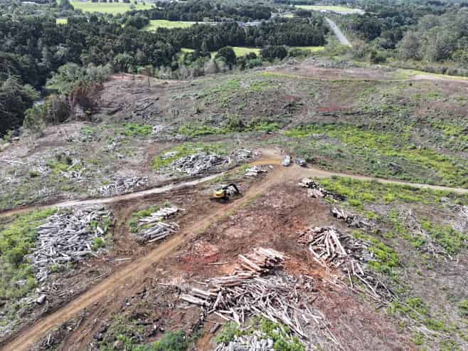 Strategic dual‑zoned landholding