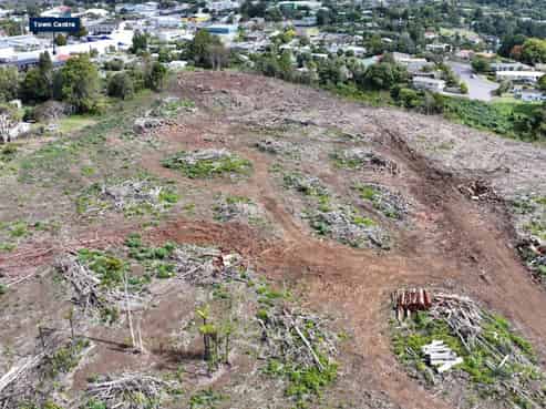 Strategic dual‑zoned landholding