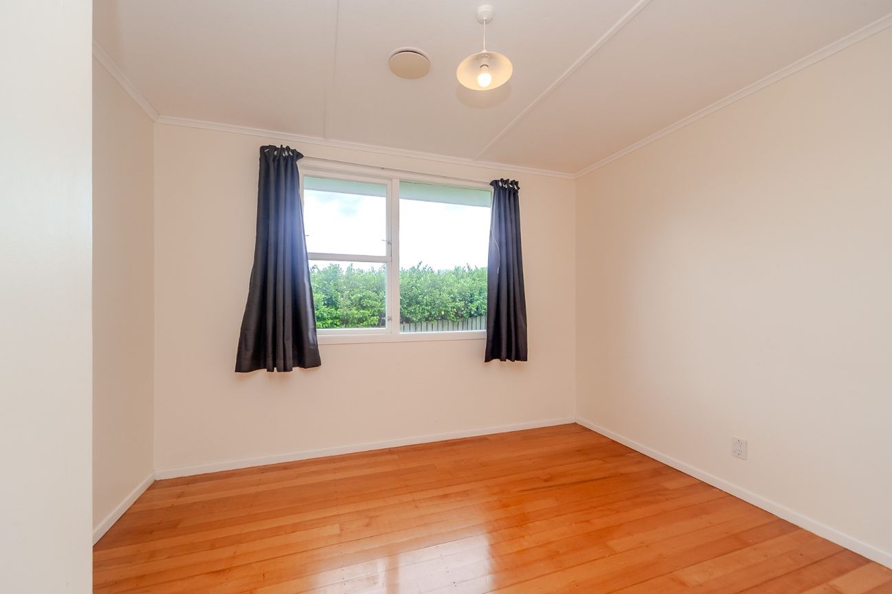 Spacious, Sunny & Exceptionally Convenient - Vista 3