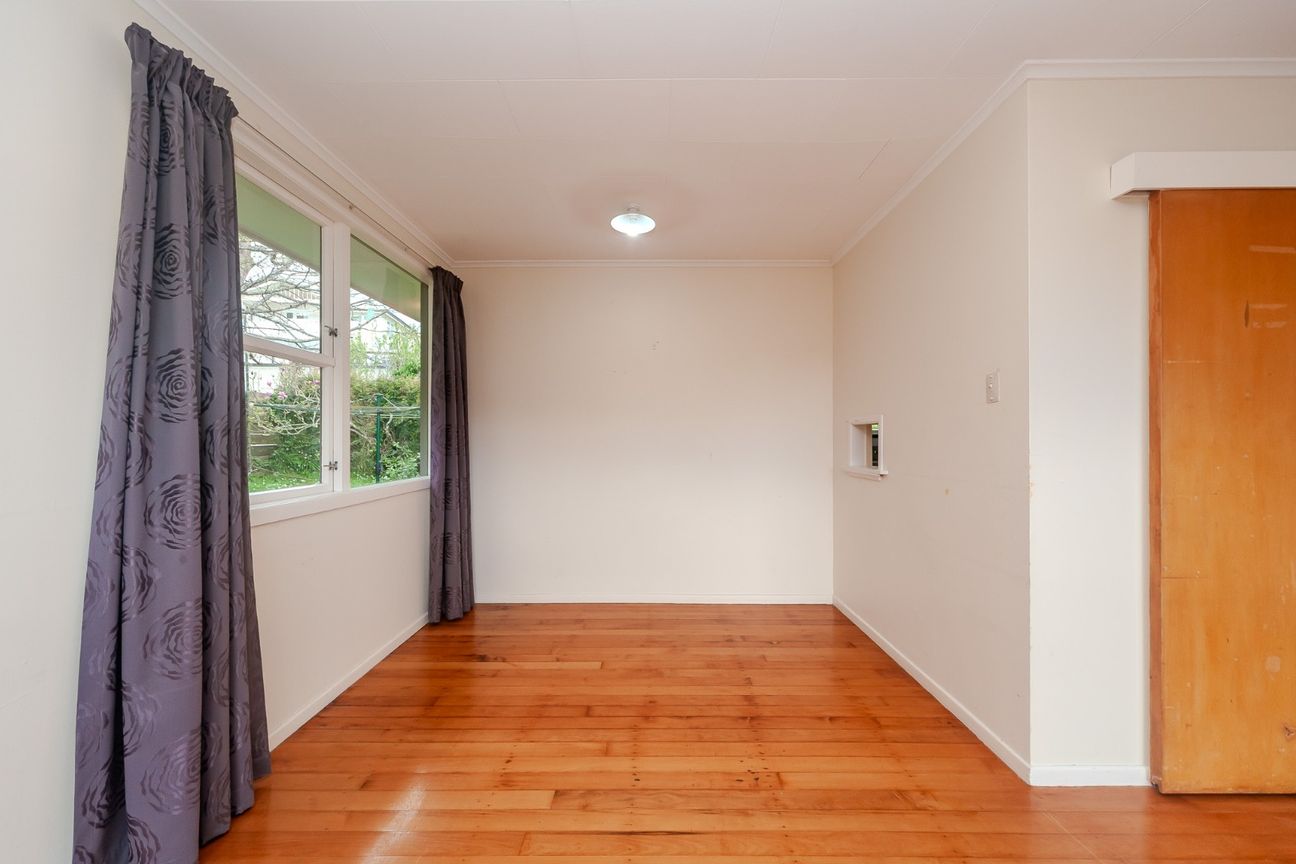 Spacious, Sunny & Exceptionally Convenient - Vista 5