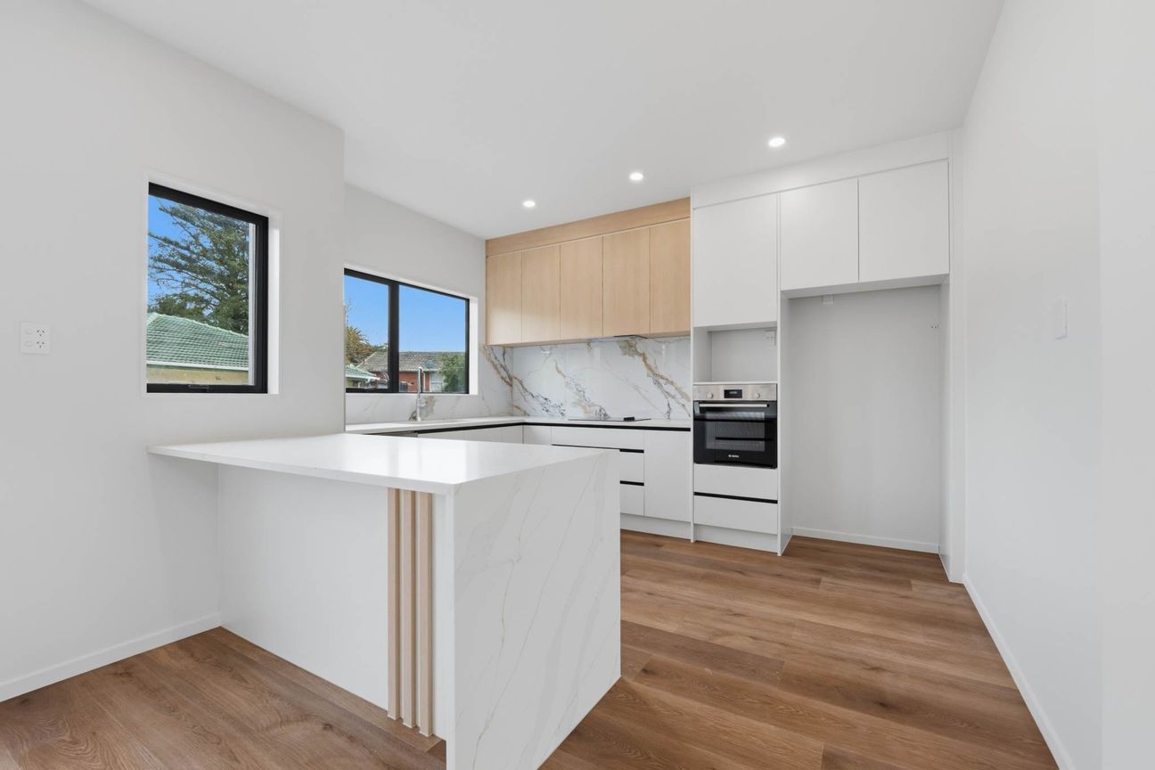 Location.  Lifestyle.  Convenience. - Mai multe