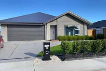 12 Oakdale Grove, Richmond