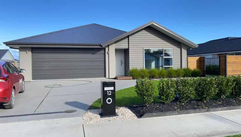 12 Oakdale Grove, Richmond