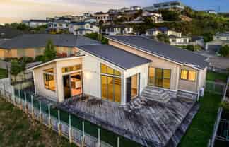 26 Aspiring Terrace, Aotea