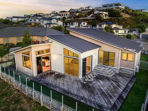 26 Aspiring Terrace, Aotea