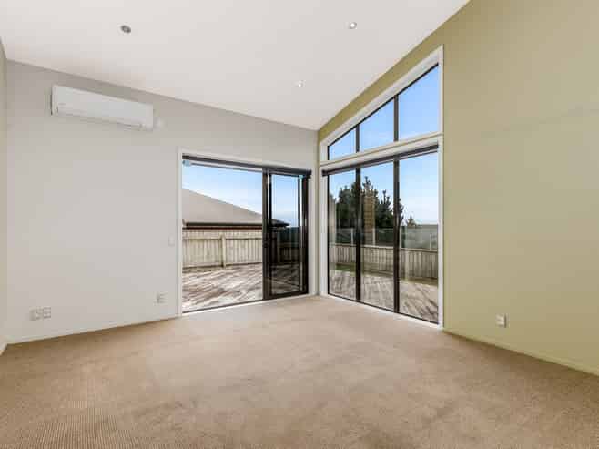 26 Aspiring Terrace, Aotea