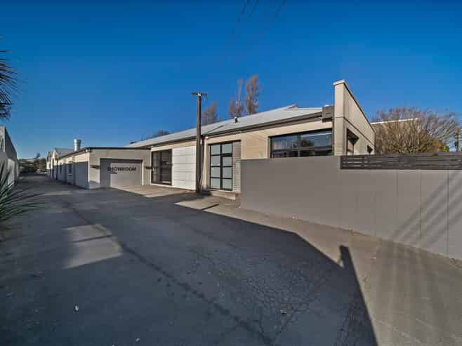 Stylish Showroom with Warehouse