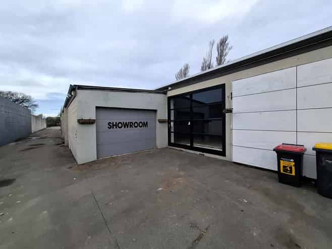 Stylish Showroom with Warehouse