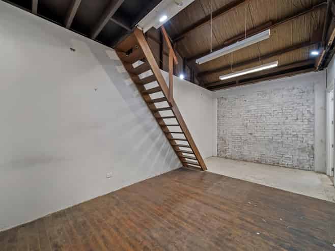 Stylish Showroom with Warehouse