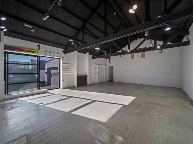 Stylish Showroom with Warehouse