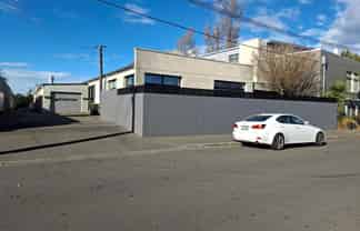 Stylish Showroom with Warehouse