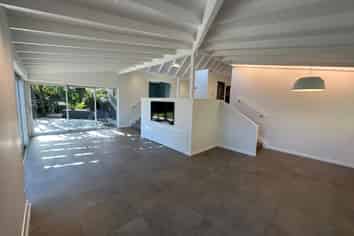 8 Meanda Gardens, Sunnyhills